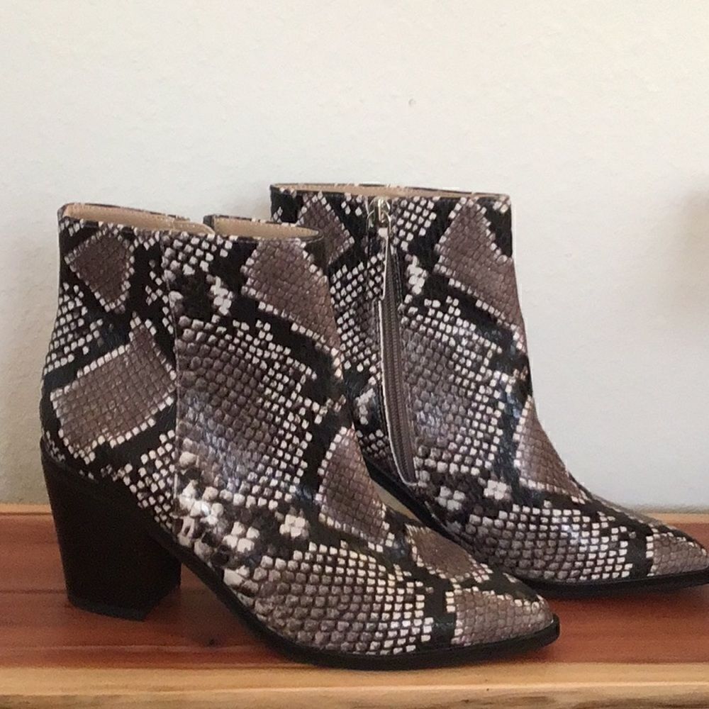NEW 14TH & UNION Braxton snakeskin booties